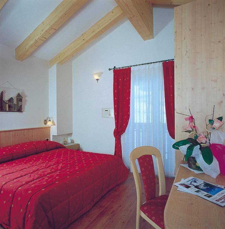 Hotel Zirmes Moena Quarto foto