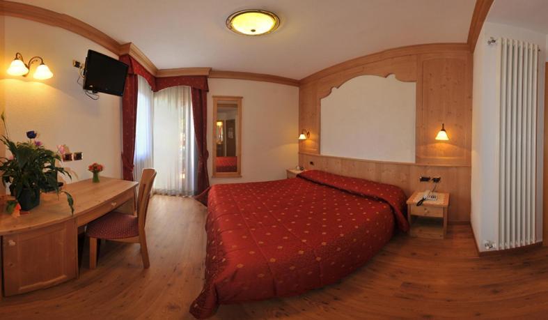 Hotel Zirmes Moena Quarto foto